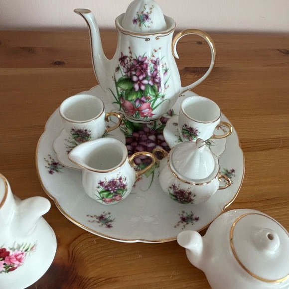 Miniature Tea Set - Picture 12 of 15